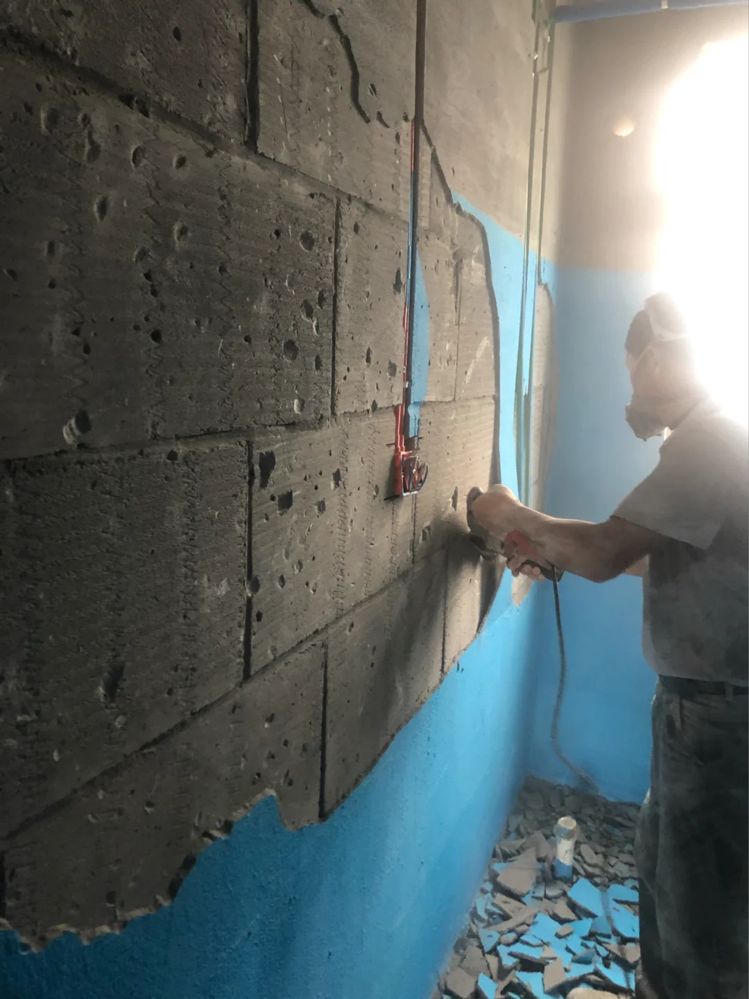 卫生间的墙砖空鼓了怎么办(卫生间墙砖空鼓了有什么办法补救)