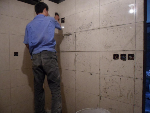 瓷砖修复工人图片大全(瓷砖修复工人图片大全集)