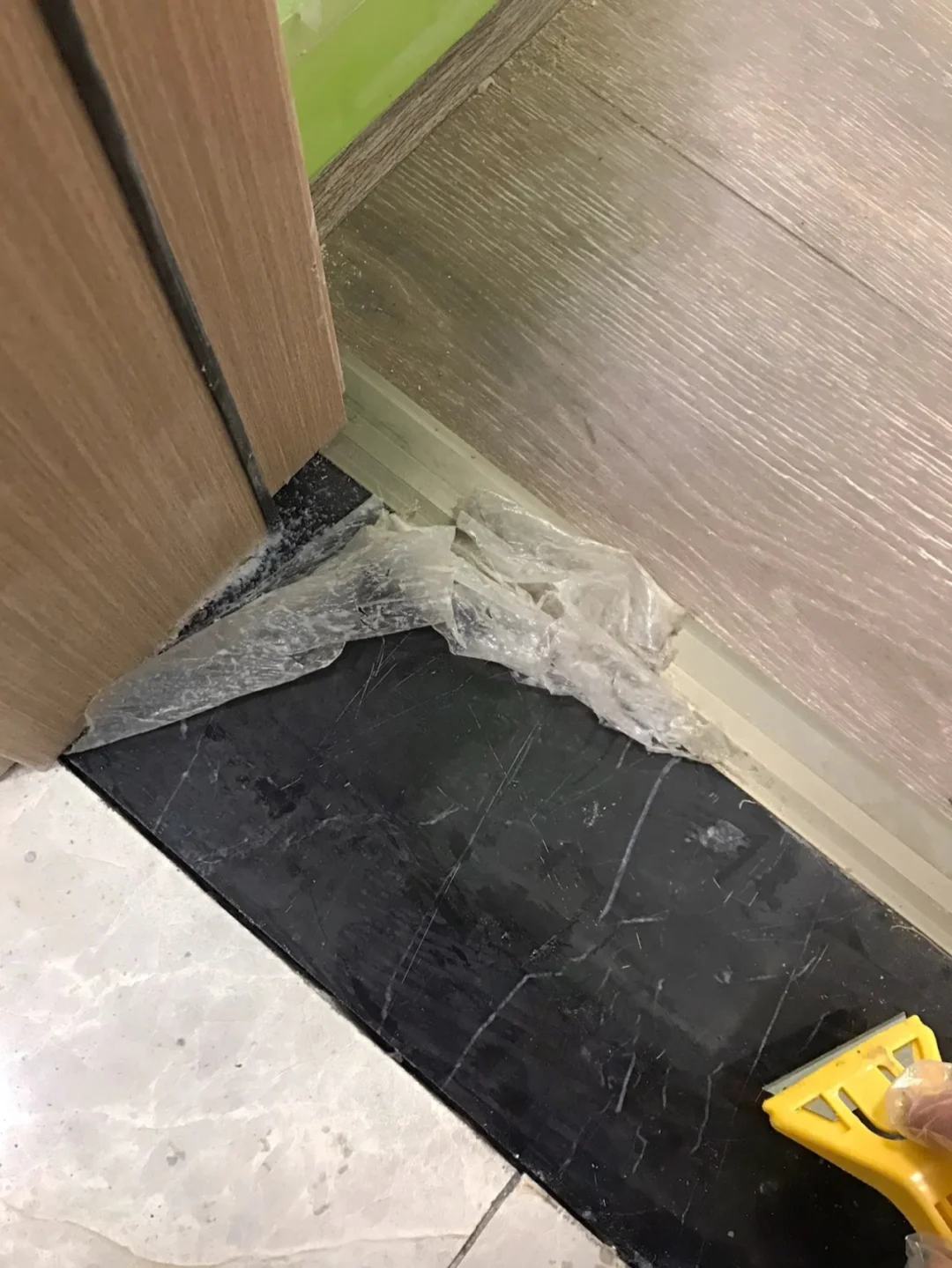 瓷砖烂了一块怎么补救视频(瓷砖烂了一块怎么补救视频教学)