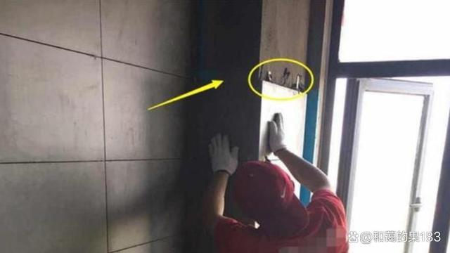 墙砖坏了一块怎么处理掉呢(墙面砖坏了一块怎么能补进一块新的)