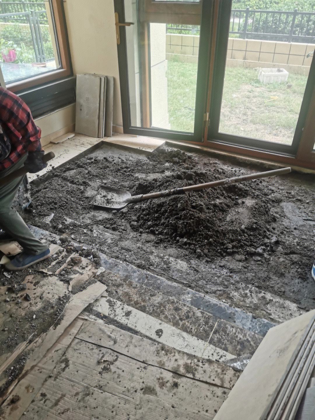 阳台墙面瓷砖空鼓如何处理(阳台瓷砖空鼓脱落什么 原因)